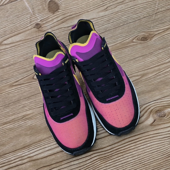 Nike Waffle One Sneakers - Picture 2 of 9